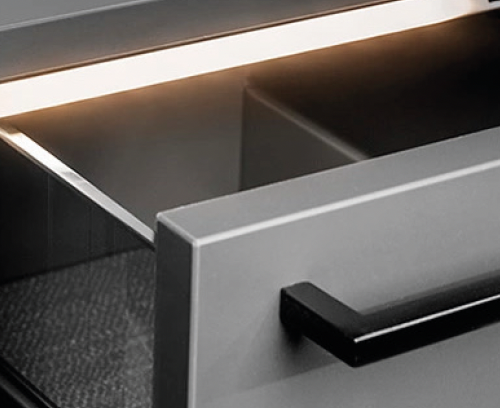 Gratis verlichting en antislip matten in lades/kasten